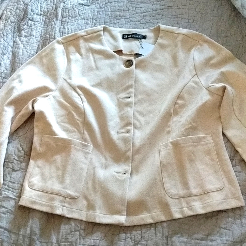 Soft collarless blazer